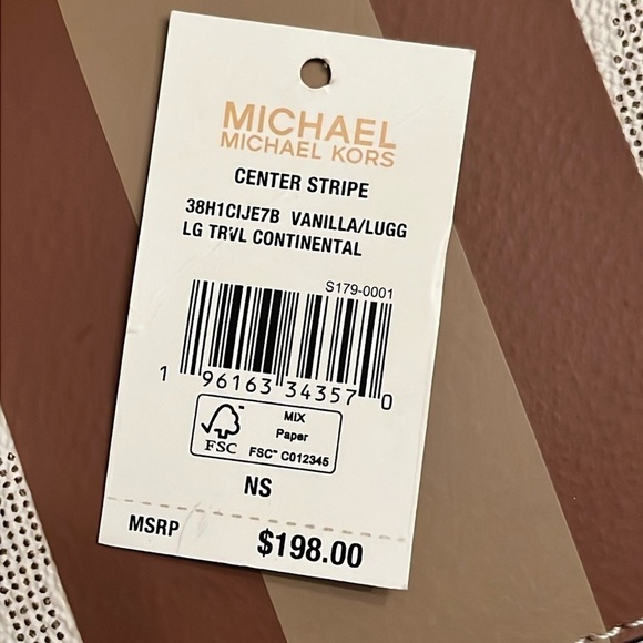 Brand New Michael Kors Large Vanilla Center Stripe Zip Around Wristlet Wallet - Picture 3 of 16